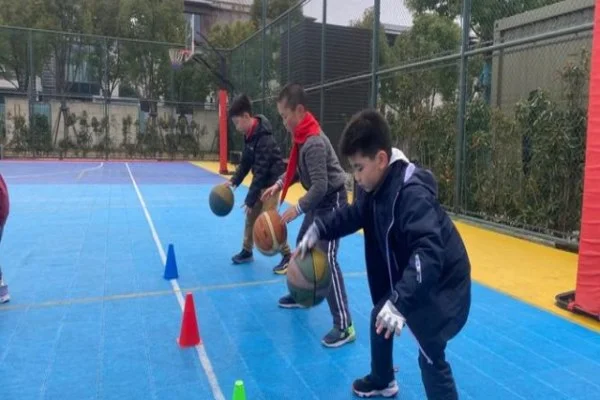 国联外卡大都会对阵教士打线效率与关键局得分能力解析谁能抢占先机